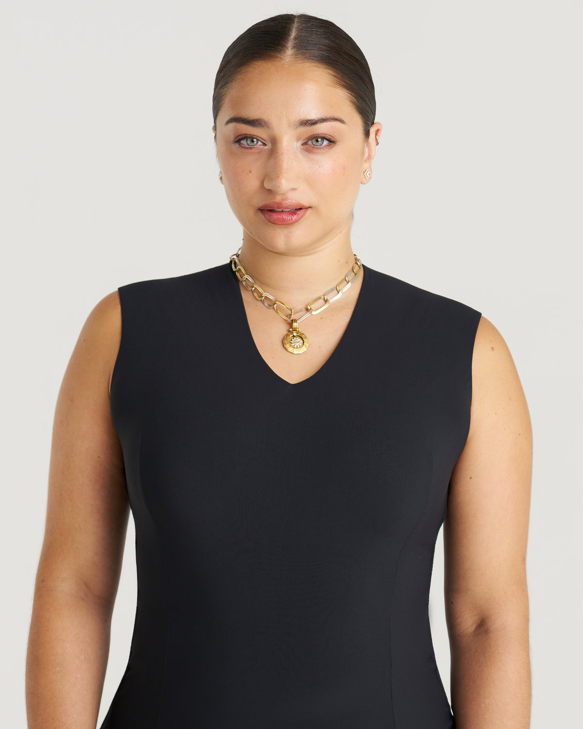 فستان مشقوق منحوت